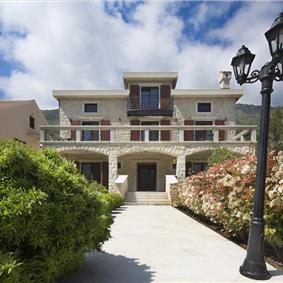 5 bedroom bayside villa with pool near Kotor, sleeps 12